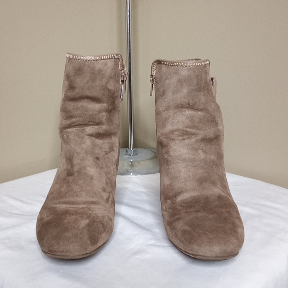 White Mountain Calisi Beige Suede Ankle Boots Booties w/Buckle Detail Sz… - Picture 5 of 6
